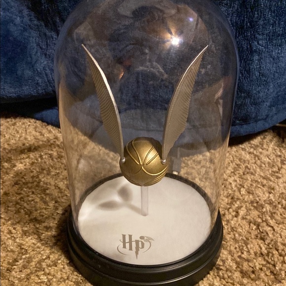 Harry Potter Golden Snitch USB Table Lamp, 8 Inches Tall - Picture 5 of 6